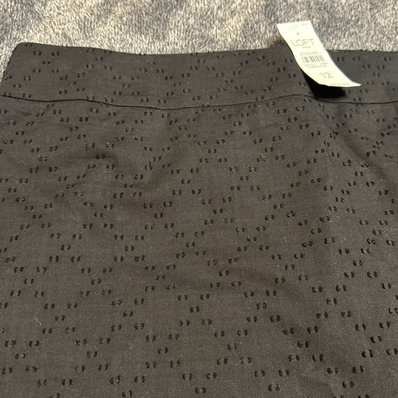 NWT LOFT Black Pencil Skirt w/ Zipper Waist, Texture Pattern & Slip Lining Sz 12 - Picture 2 of 5